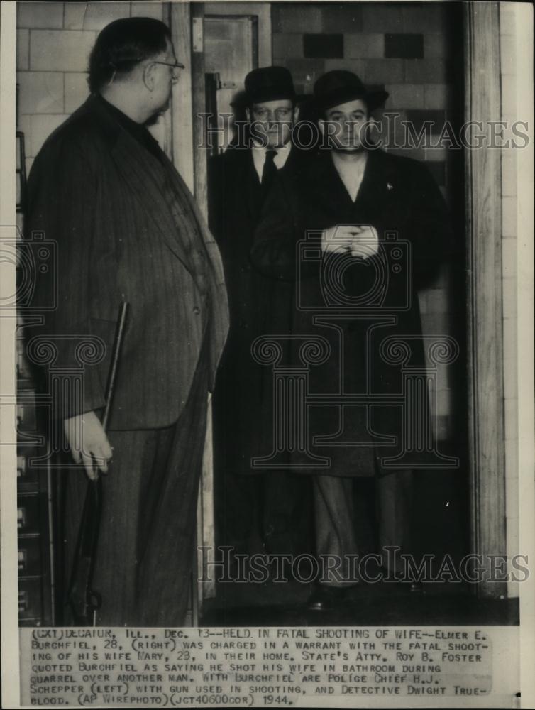 1944 Press Photo Elmer Burchfiel charged w/ fatal shooting of his wife Mary - Historic Images