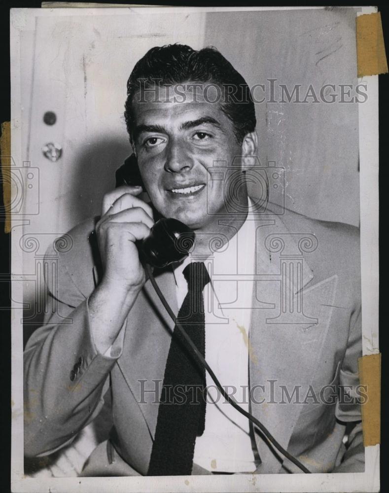 1949 Press Photo Victor Mature at Ritz Carlton - RSL80279 - Historic Images