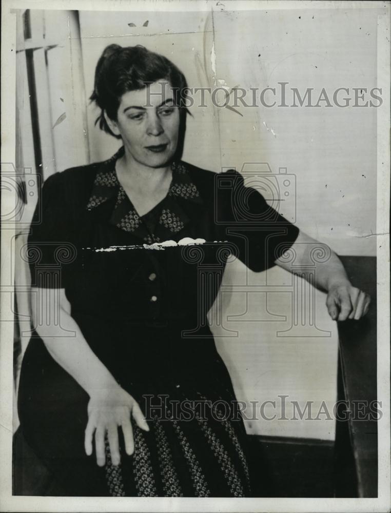 1943 Press Photo Mrs Edith White Lane, arrested in a murder case - RSL45807 - Historic Images