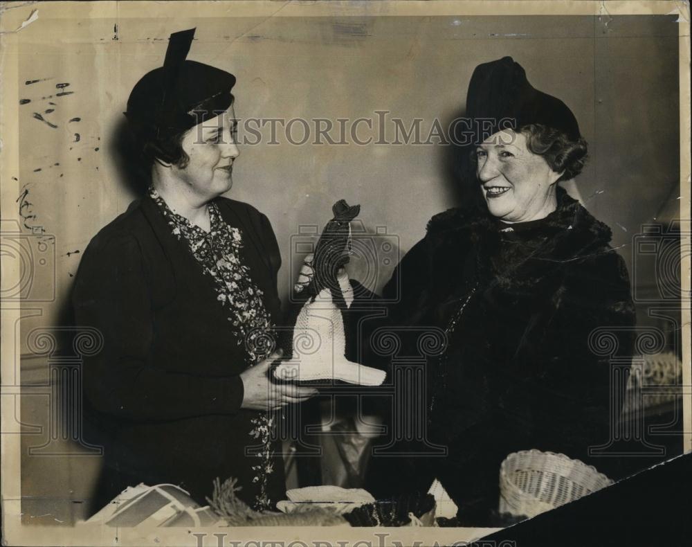 1937 Press Photo Mrs Charles Hurley & Mrs Charles Cole - RSL86335 - Historic Images