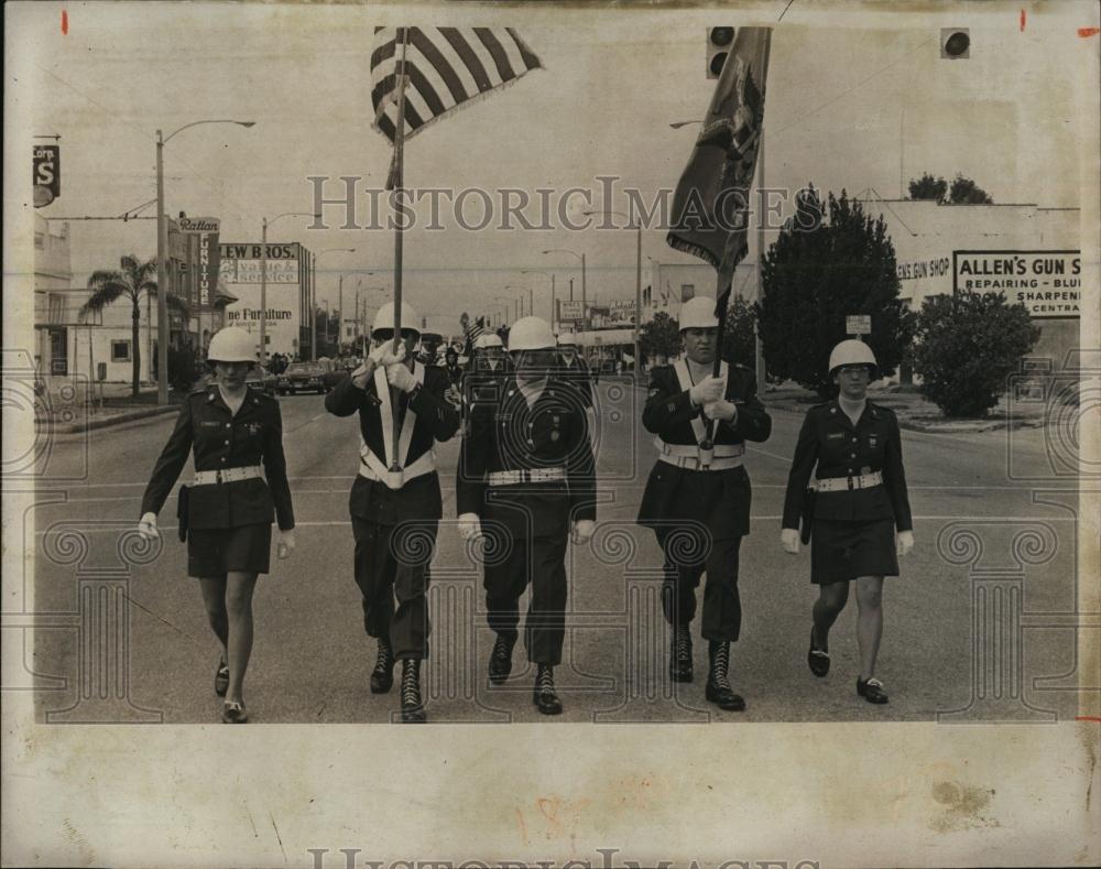 1976 Press Photo Veterans Day Parade, Color Guard, US Marines, Tampa Bay - Historic Images