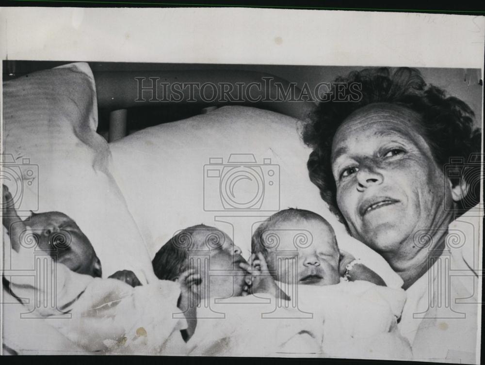 1961 Press Photo Mrs Frank Morrison with Her New Triplets - RSL40119 - Historic Images