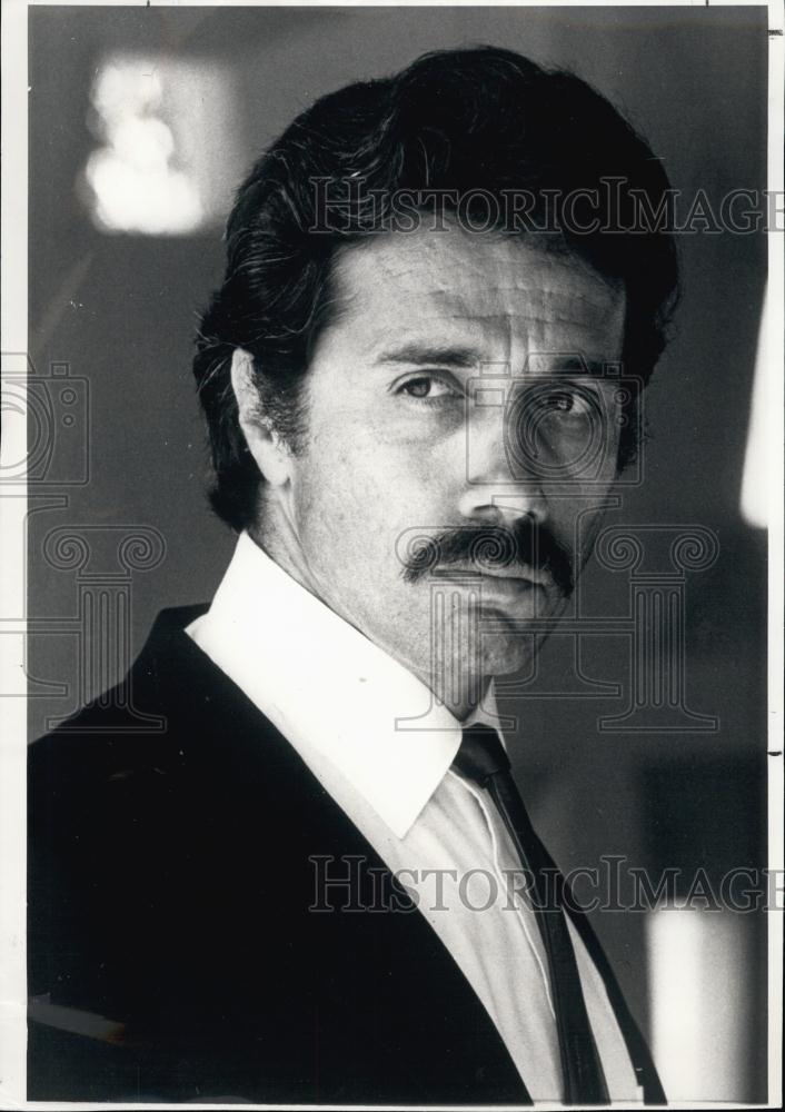 1993 Press Photo Actor Edward James Olmos In &quot;Miami Vice&quot; - RSL59929 - Historic Images