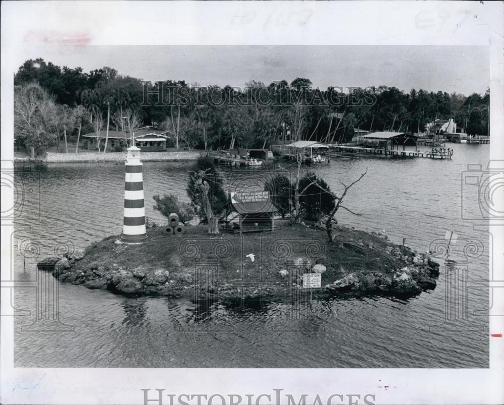 1984 Press Photo Monkey Island Can be Seen Form Yardarm Restaurant - RSL69325 - Historic Images