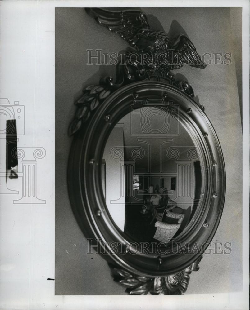 1979 Press Photo Living room mirror in home of Bill &amp; Linda Jamison in Fla - Historic Images