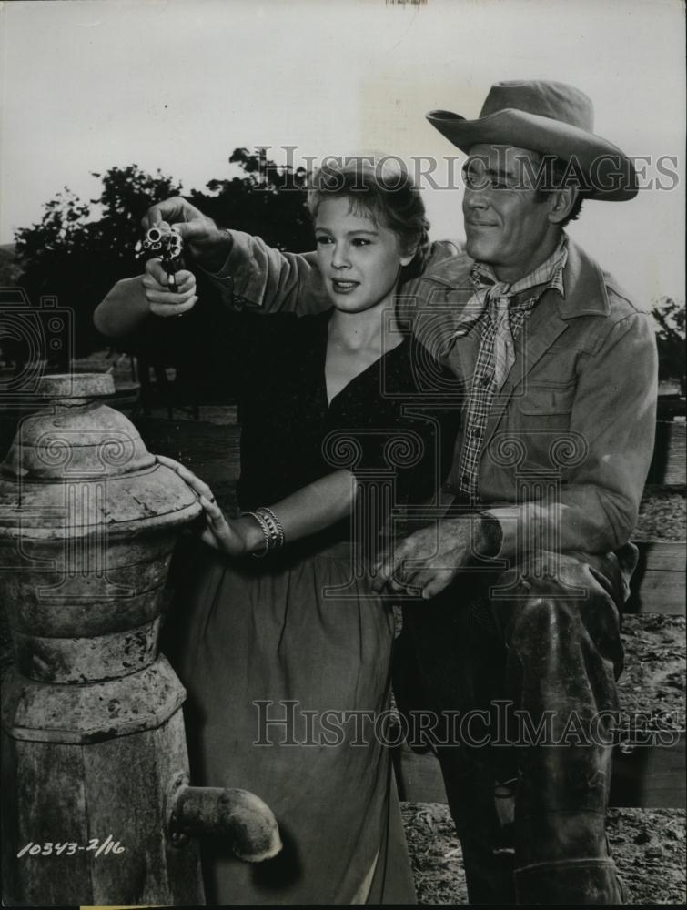 1957 Press Photo Betsy Pamer, Henry Fonda, &quot;The Tin Star&quot; - RSL46509 - Historic Images