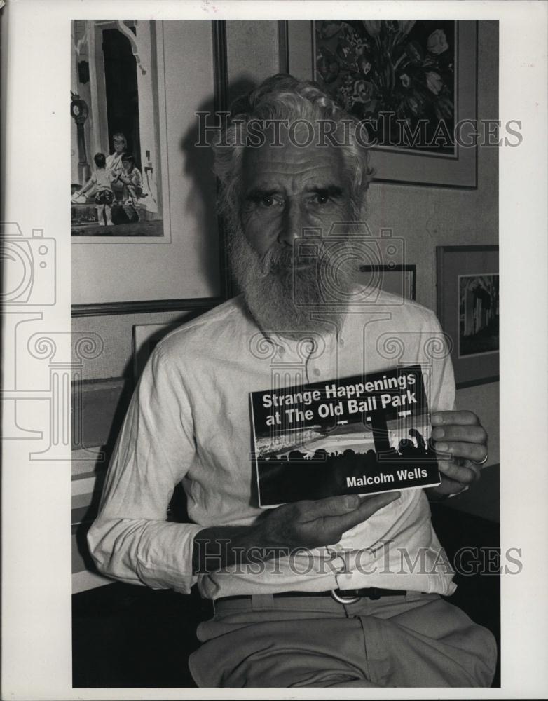 1992 Press Photo Malcom Wells, Author &quot;Strange Happenings at the Old Ball Park&quot; - Historic Images