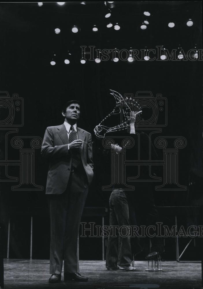 1975 Press Photo Brian Bedford Peter Schaffer Equus - RSL84123 - Historic Images