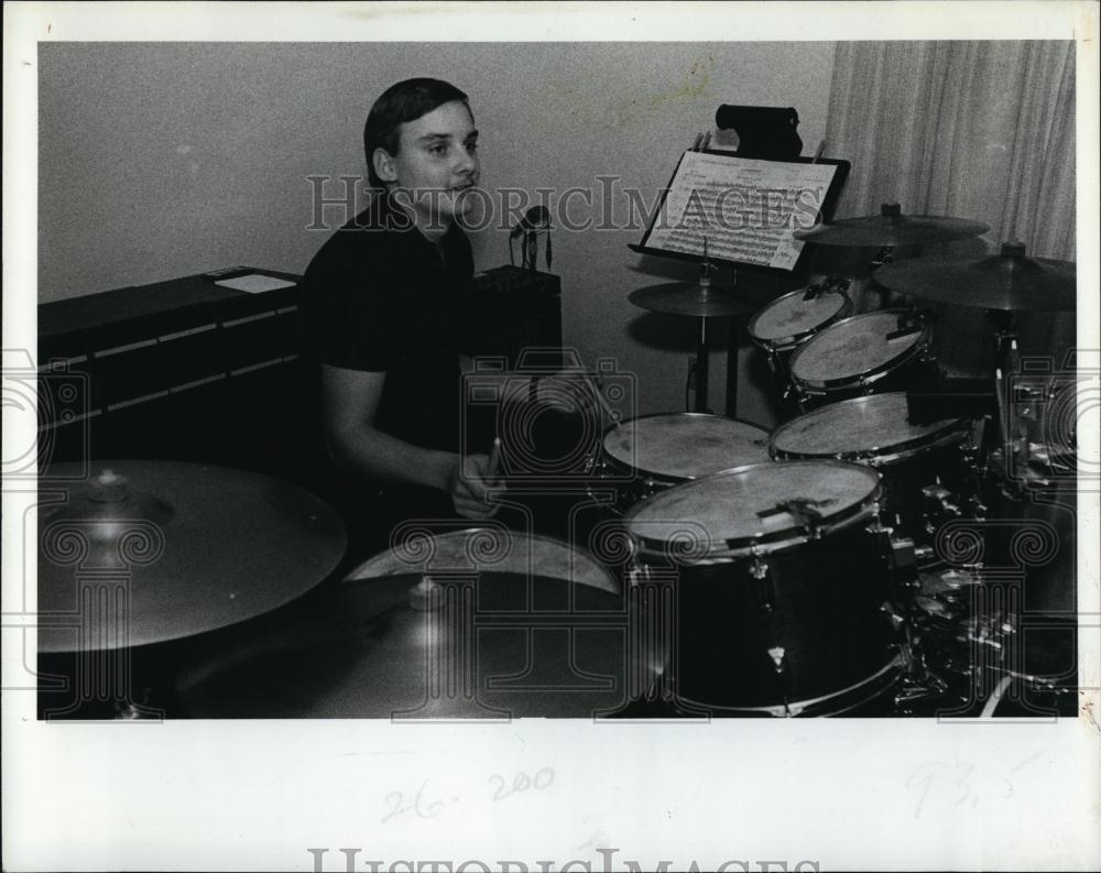 1985 Press Photo Band Student Mark Trojanowski Practices on Drums - RSL96491 - Historic Images