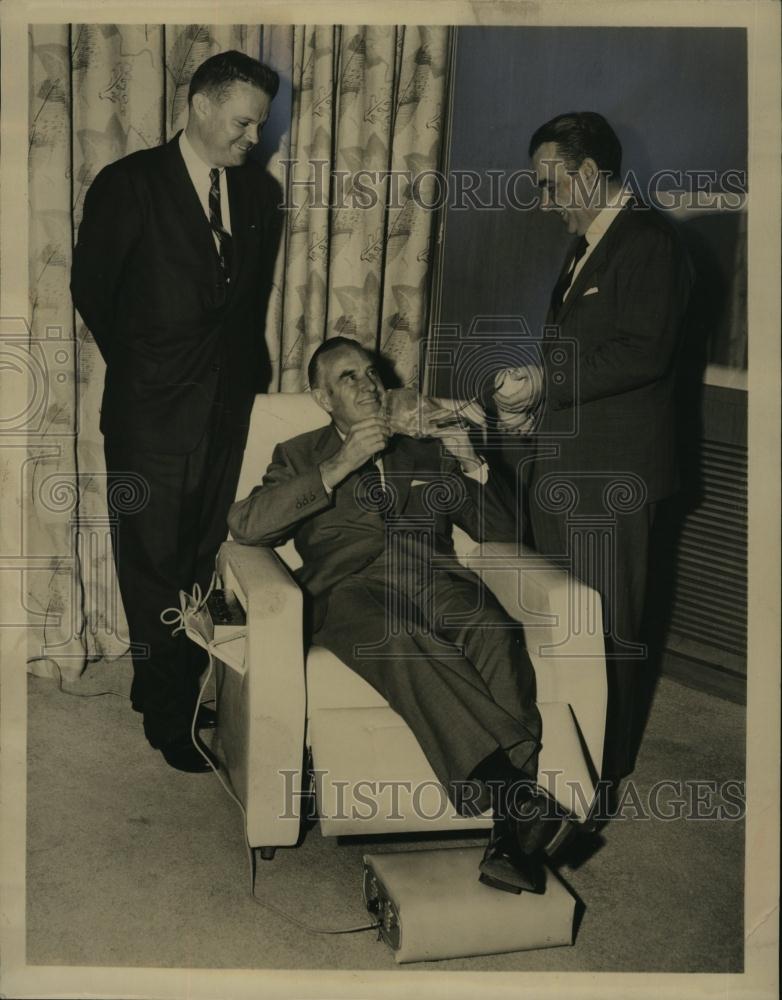 1960 Press Photo ABC-TV PresOliver Treyz, with Gov Averell Harriman of NY - Historic Images