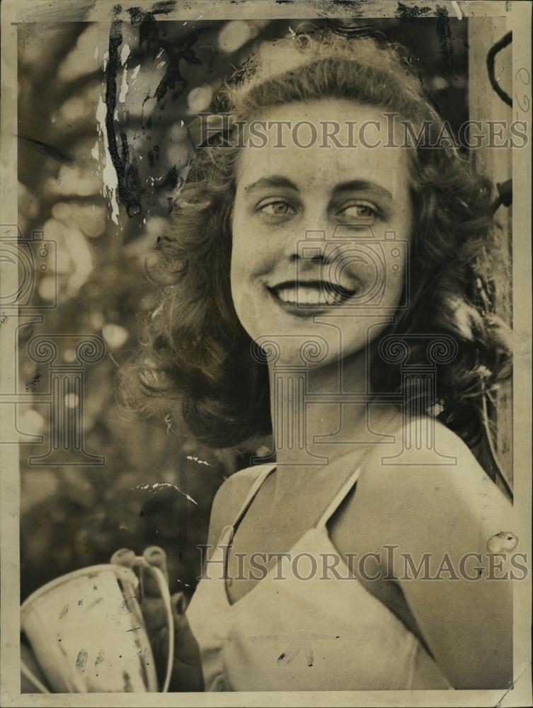 1940 Press Photo Star Jeanne Clark Given Miss Merrymount Title - RSL44943 - Historic Images