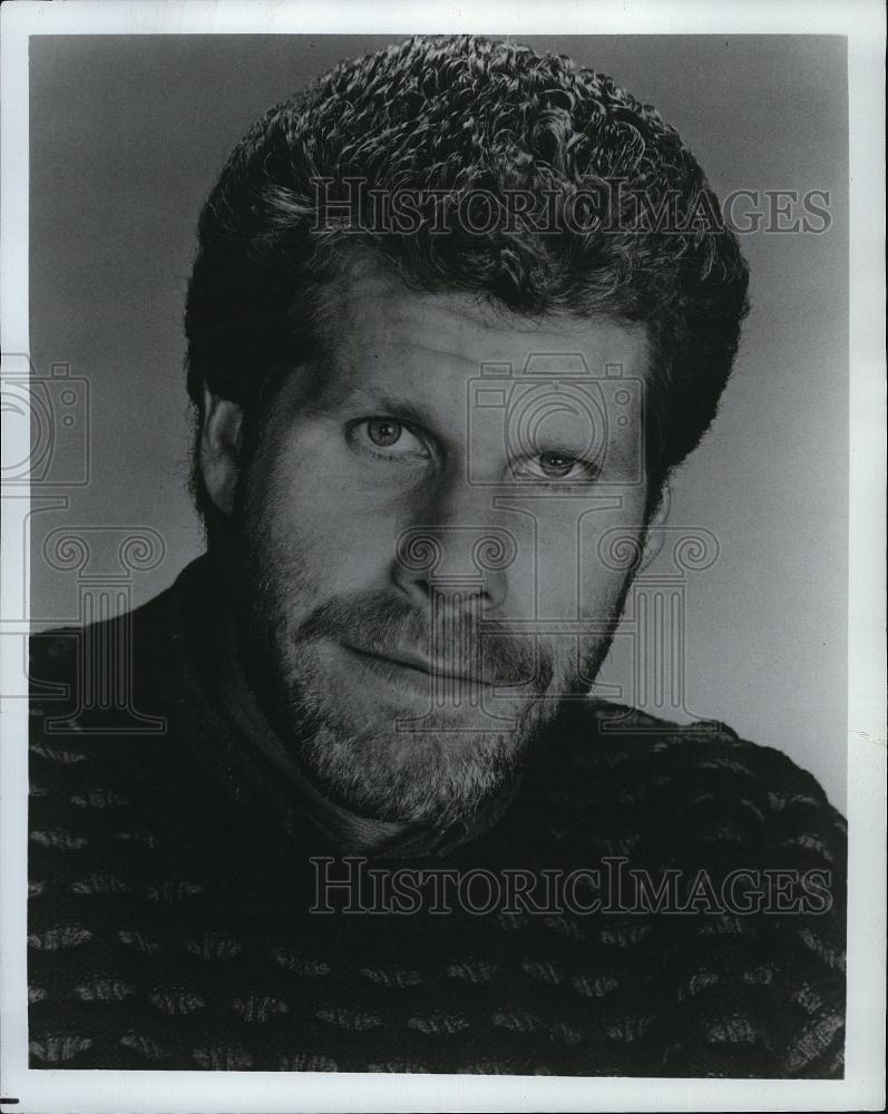 1987 Press Photo Actor Ron Perlman Poses - RSL81745 - Historic Images