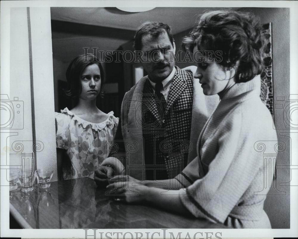 Press Photo Libby McClintock and Robert Shaw in &quot;The Luck of Ginger Coffey&quot; - Historic Images