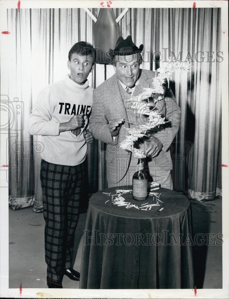 1965 Press Photo Actor Bobby Rydell &amp; Red Skelton IN &quot;The Red Skelton Hour&quot; - Historic Images