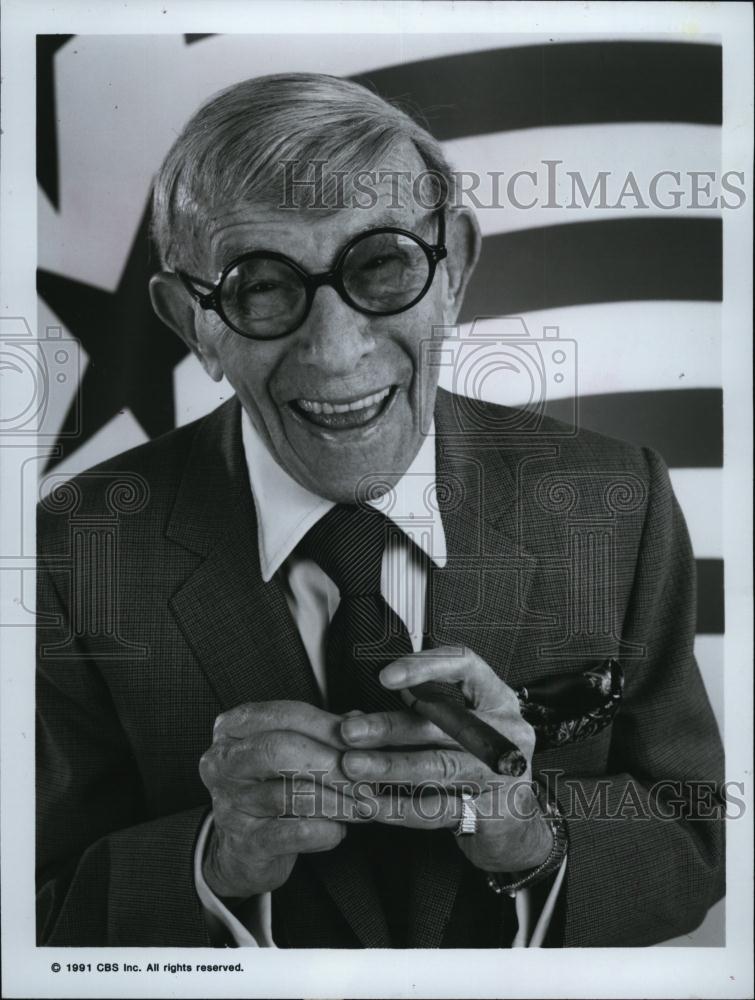 1993 Press Photo CBS Television Actor George Burns Holding Cigar Portrait - Historic Images