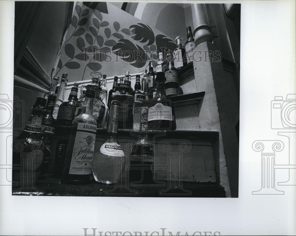 1985 Press Photo Mr Leonard Kopelman 's home and stairs in a closet - RSL86119 - Historic Images