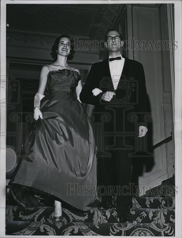 1963 Press Photo Anne Marshall and Richard Herney in benefit Christmas Ball - Historic Images