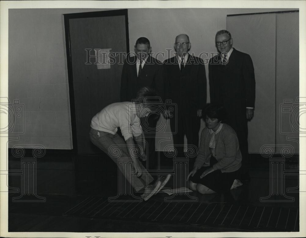 1969 Press Photo Kennedy School Physical Education Michael Giles Broad Jump - Historic Images