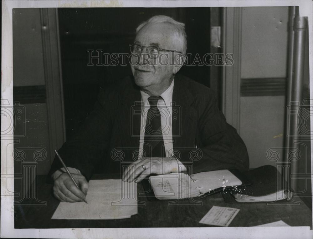 1948 Press Photo Harry Penniman of Cambridge Election Commission - RSL88571 - Historic Images