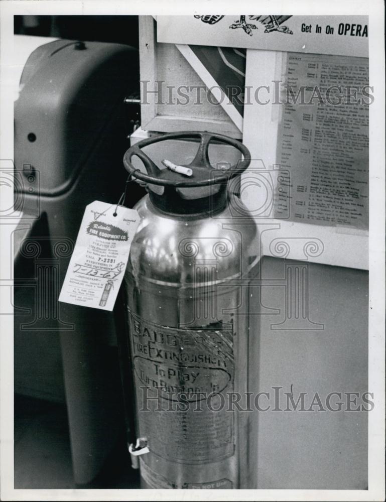 1977 Press Photo Fire extinguishers are covered under the Magnuson-Moss Warranty - Historic Images