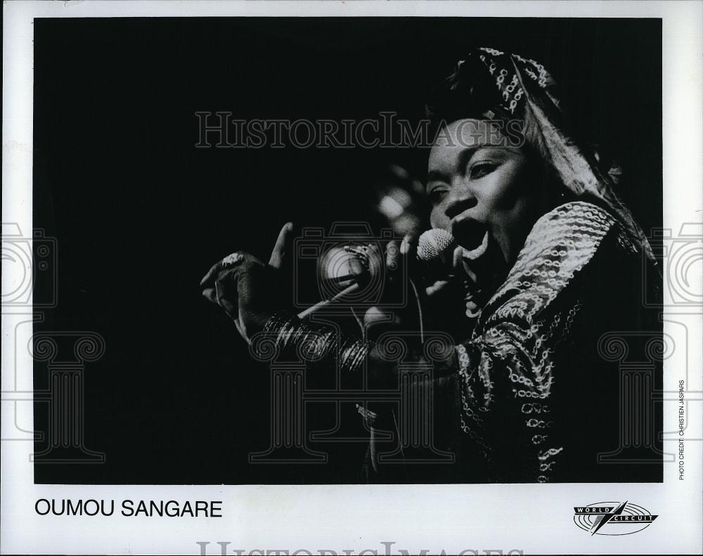 1996 Press Photo Musician Oumou Sangrare on World Circuit music - RSL90355 - Historic Images