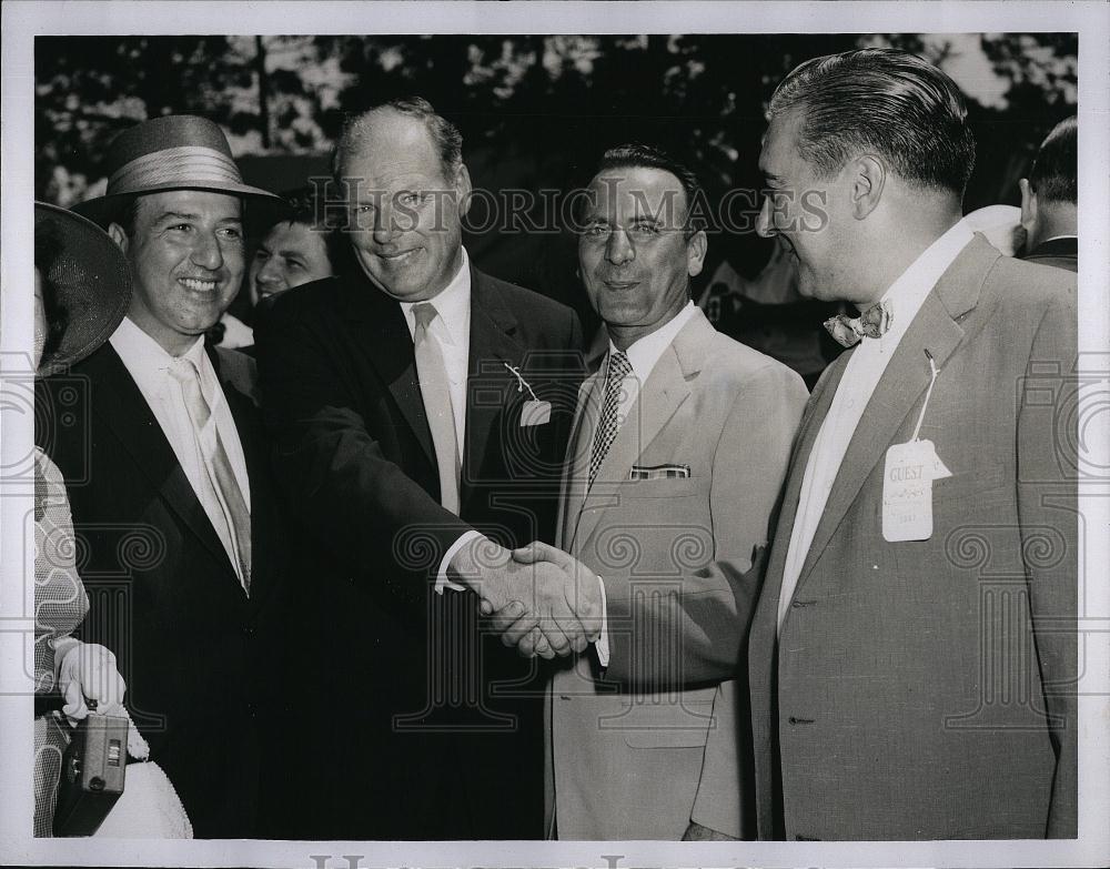 1957 Press Photo CaptAlan Villiers of Mayflower II shake hands Manuel Costa - Historic Images