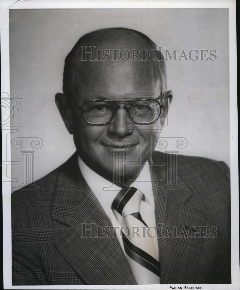 1975 Press Photo Frank T Cary Chairman of board chief Executive International - Historic Images