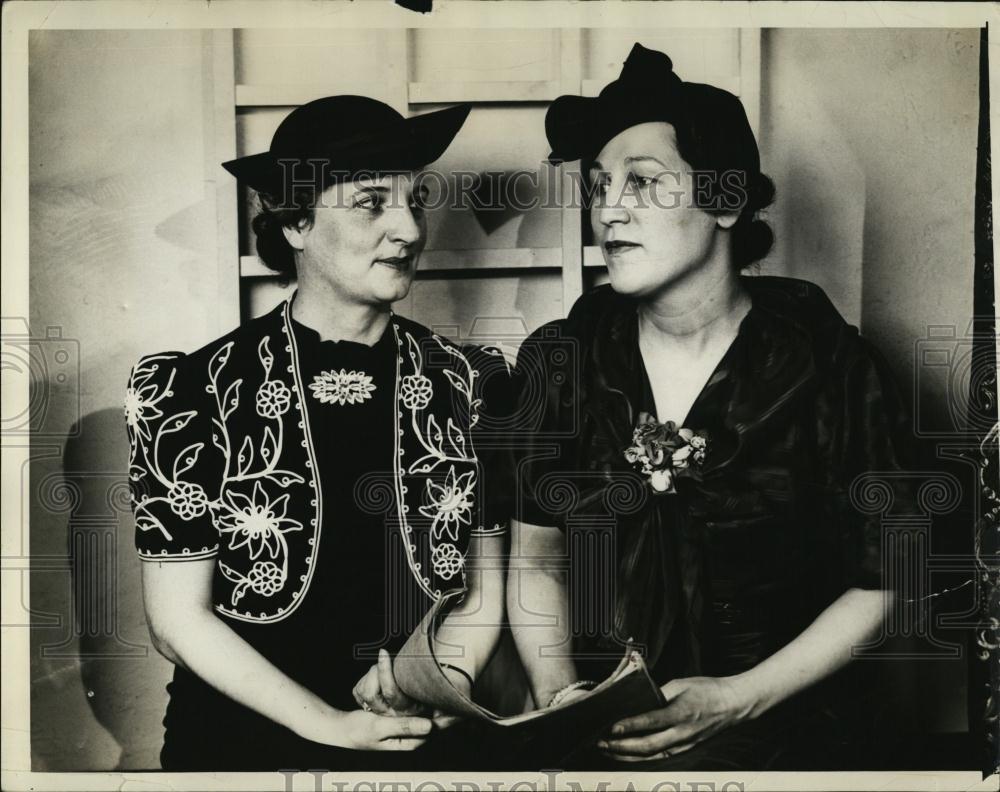 1938 Press Photo Mrs Eleas F Shamon and Mrs Marcel Chartrand - RSL39659 - Historic Images