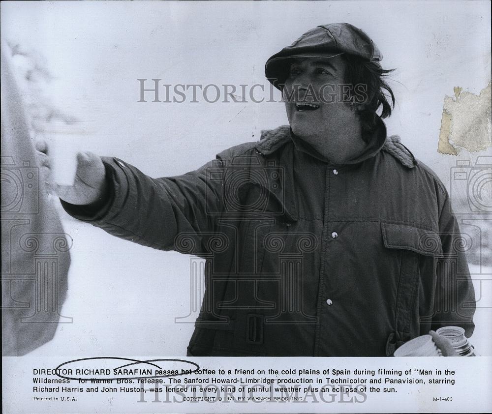 1971 Press Photo Director, Richard Sarafin on set &quot;man in the Wilderness&quot; - Historic Images