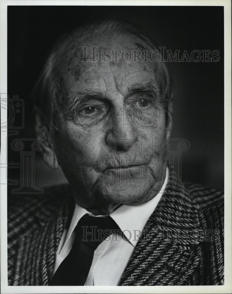 Press Photo former Atlantic editor Edward Weeks in his office - RSL40593 - Historic Images