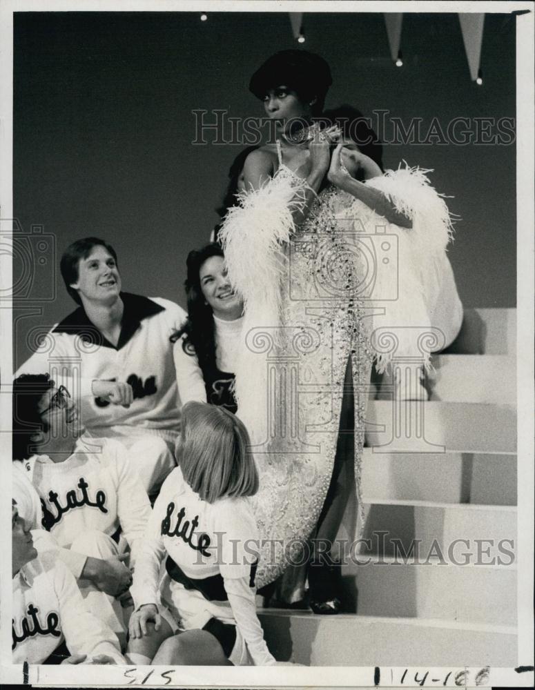 1979 Press Photo Singer Lola Falana at Cheerleading Championships - RSL65067 - Historic Images