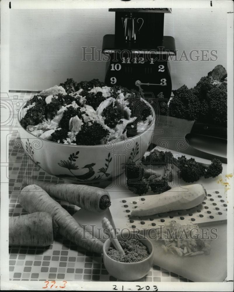 1978 Press Photo PDQ Chicken And Fresh Vegetable Stir Fry, Broccoli, Parsnips - Historic Images