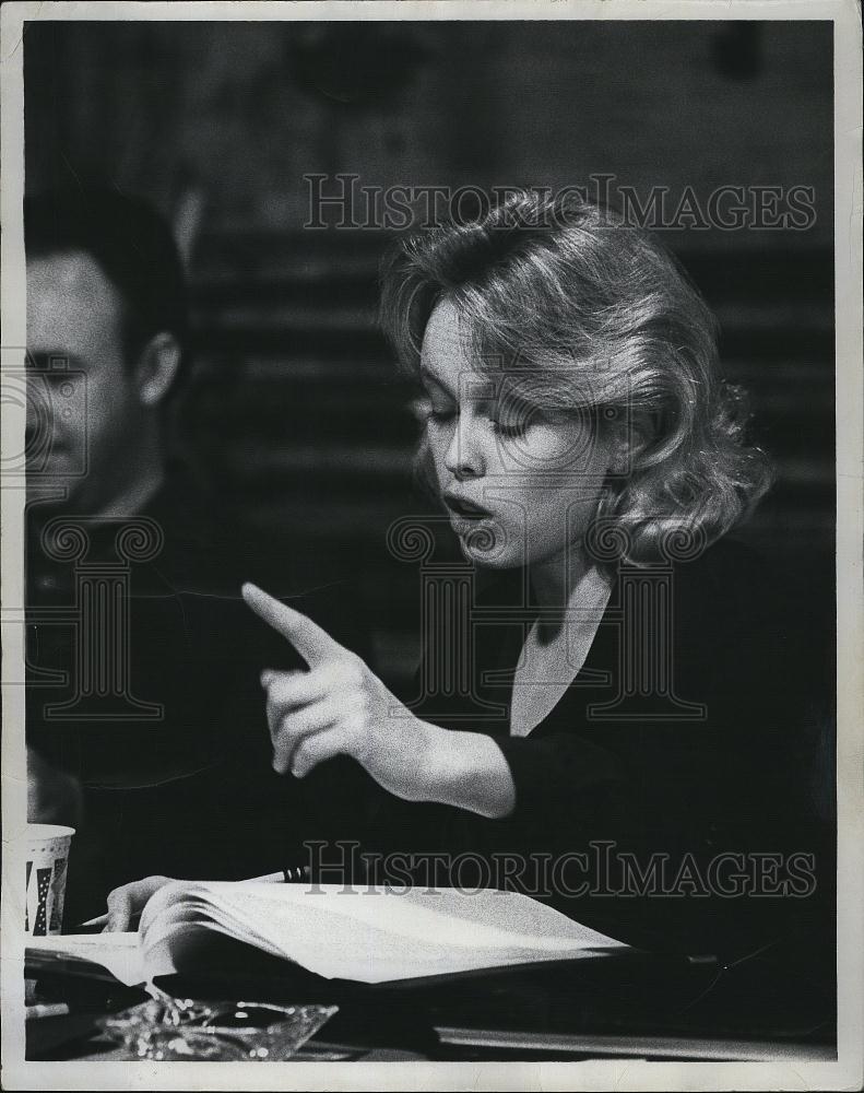 1964 Press Photo Actress Sandy Dennis in &quot;Hay Wednesday&quot; - RSL81467 - Historic Images