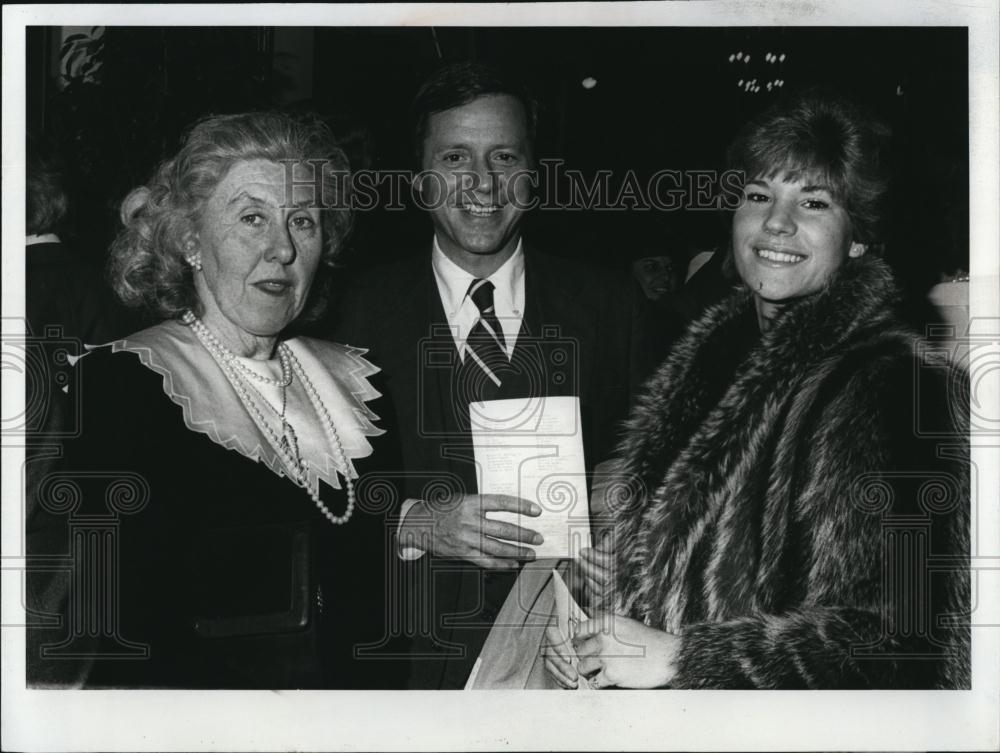 1990 Press Photo Mrs S Codman Jr, Donald L Saunders and Daughter Lisa ...