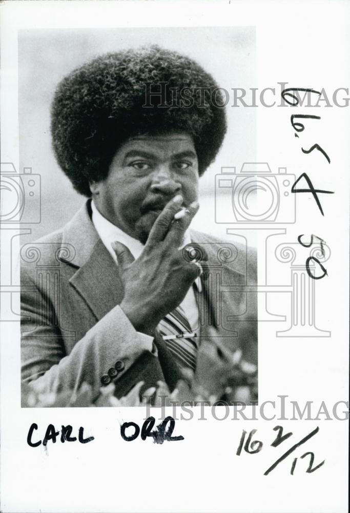 1984 Press Photo Famous jazz musician Carl Orr smoking a cigarette - RSL63629 - Historic Images