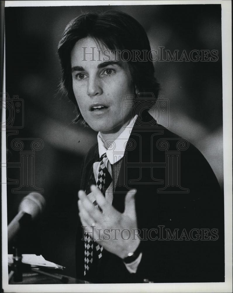 1983 Press Photo Debbie Sanderson of Exec Environmental Affairs office - Historic Images