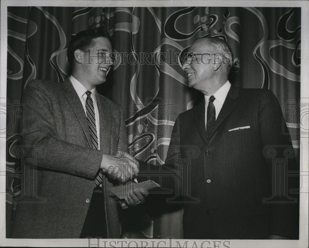 1958 Press Photo Robert W Rose &amp; MD Madora of Chevreloet - RSL89095 - Historic Images