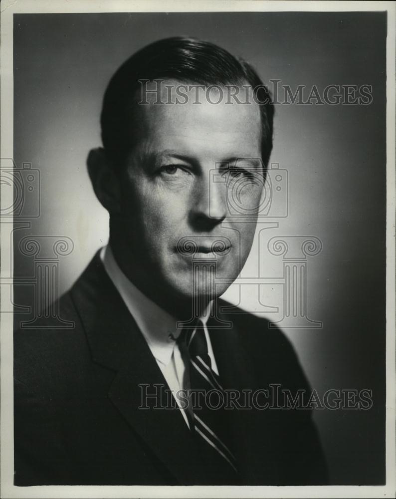 1965 Press Photo William M Weaver Jr, Tung-Sol Electric Inc - RSL41795 - Historic Images