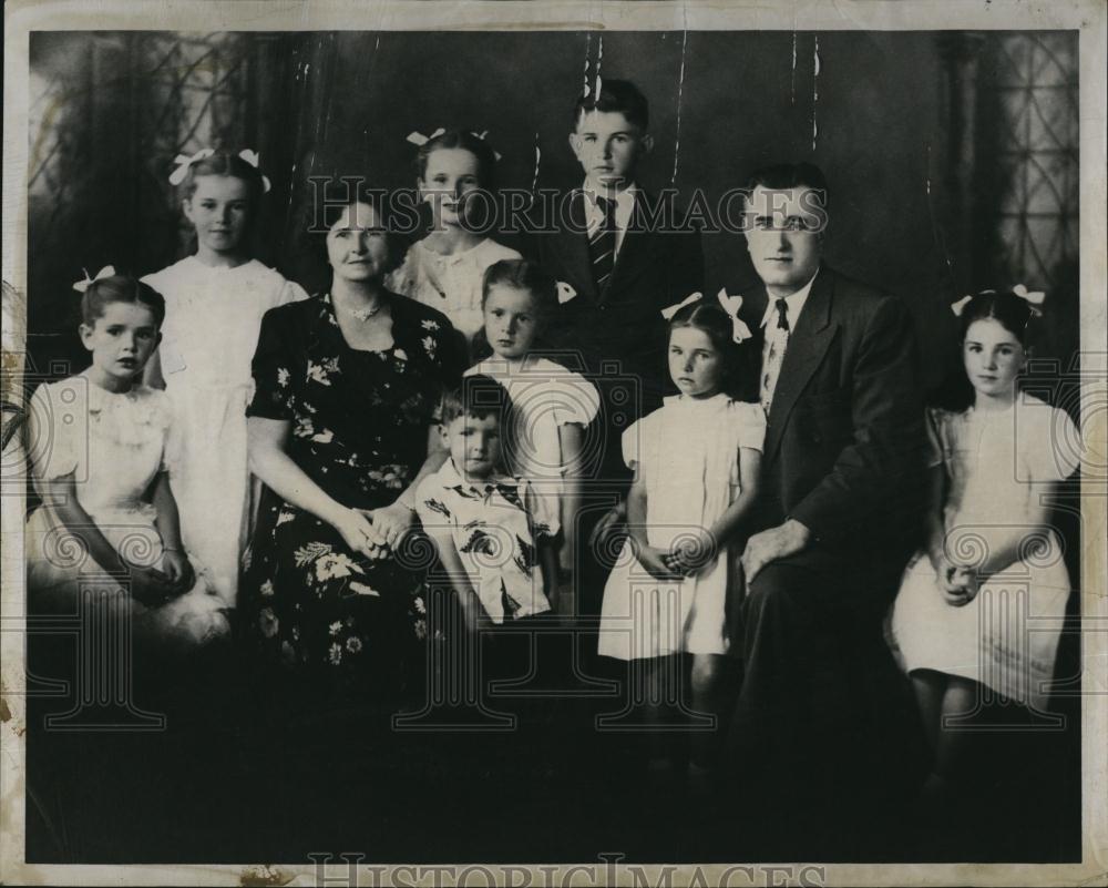 1958 Press Photo Patrick Desmond ,murdered HUB official and his family - Historic Images