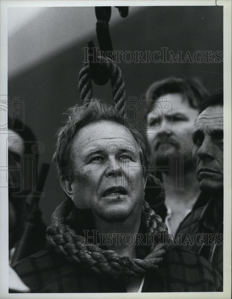 1985 Press Photo Ned Beatty in Alfred Hitchcock Incident in Small Jail - Historic Images