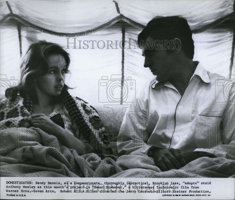1968 Press Photo Actress Sandy Dennis , Anthony Newley in " Sweet November " - Historic Images
