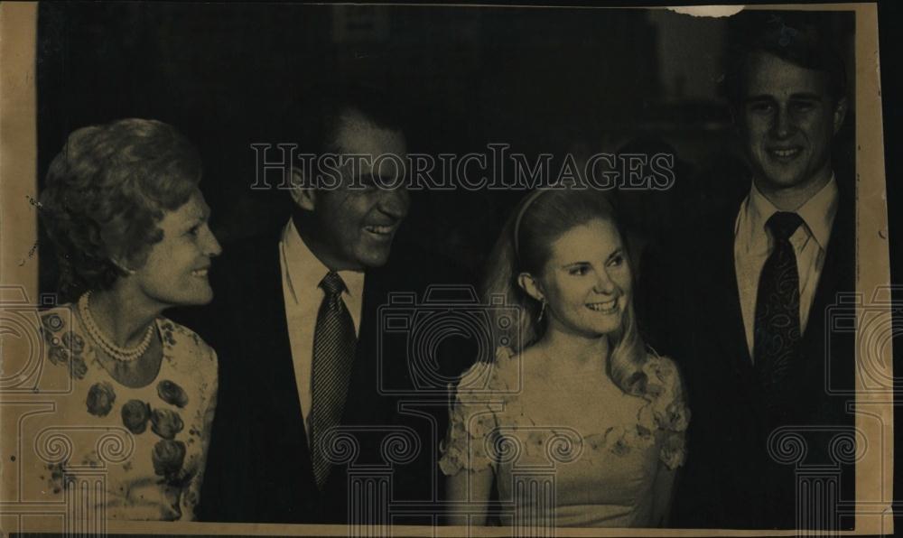 1971 Press Photo President and Mrs Nixon With Mr &amp; Mrs Cox at Play - RSL07991 - Historic Images