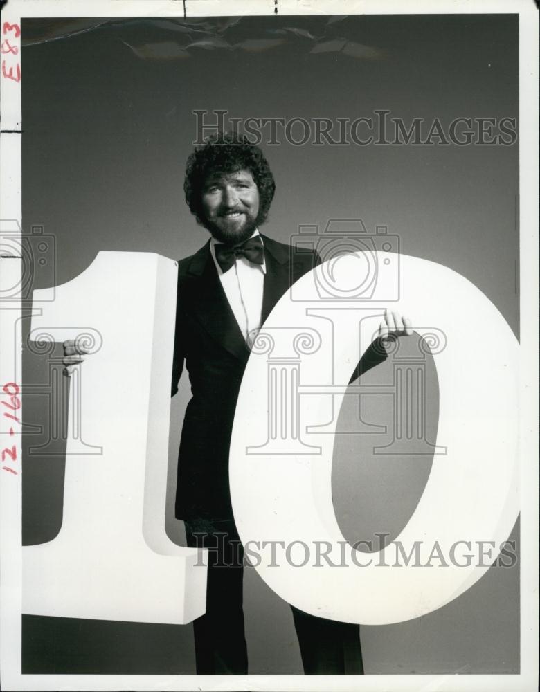 1980 Press Photo Composer Singer Musician Mac Davis 10th Anniversary Special - Historic Images