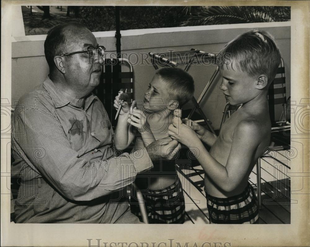 1965 Press Photo Donald Powers Enjoys Time With His Grandsons - RSL97141 - Historic Images