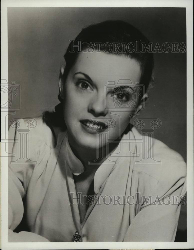 1952 Press Photo Betty Beudyck stars in "Marriage For Two" - RSL41687 - Historic Images