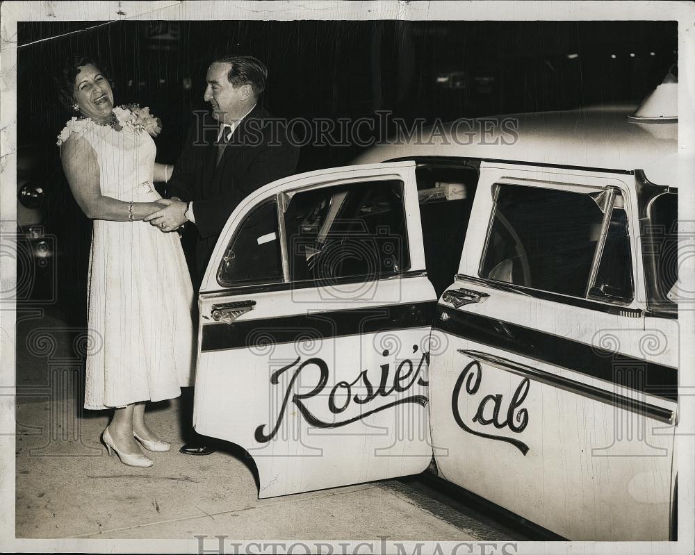 1958 Press Photo Female Taxi Driver Rosie LeCour Attends Assn Dinner - RSL08365 - Historic Images