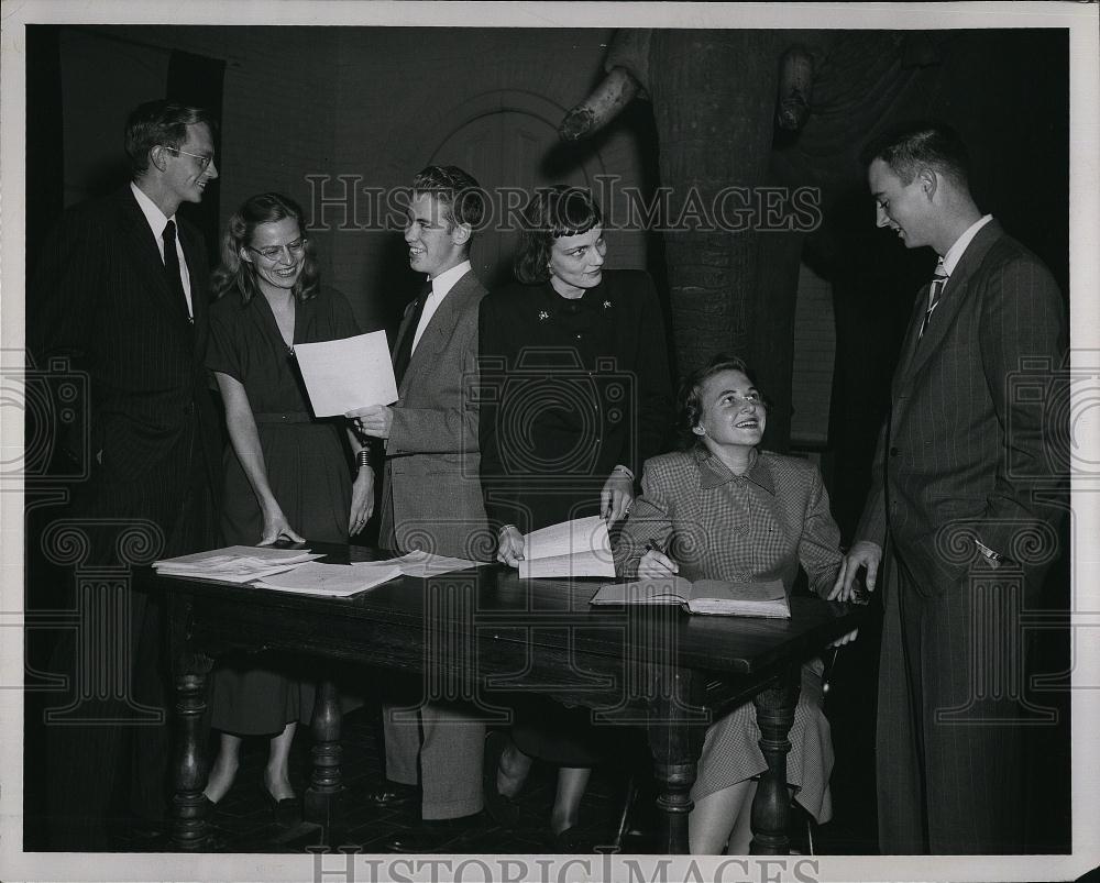 1949 Press Photo New Initiates Of The Lambert Kingsley Society Gather - Historic Images
