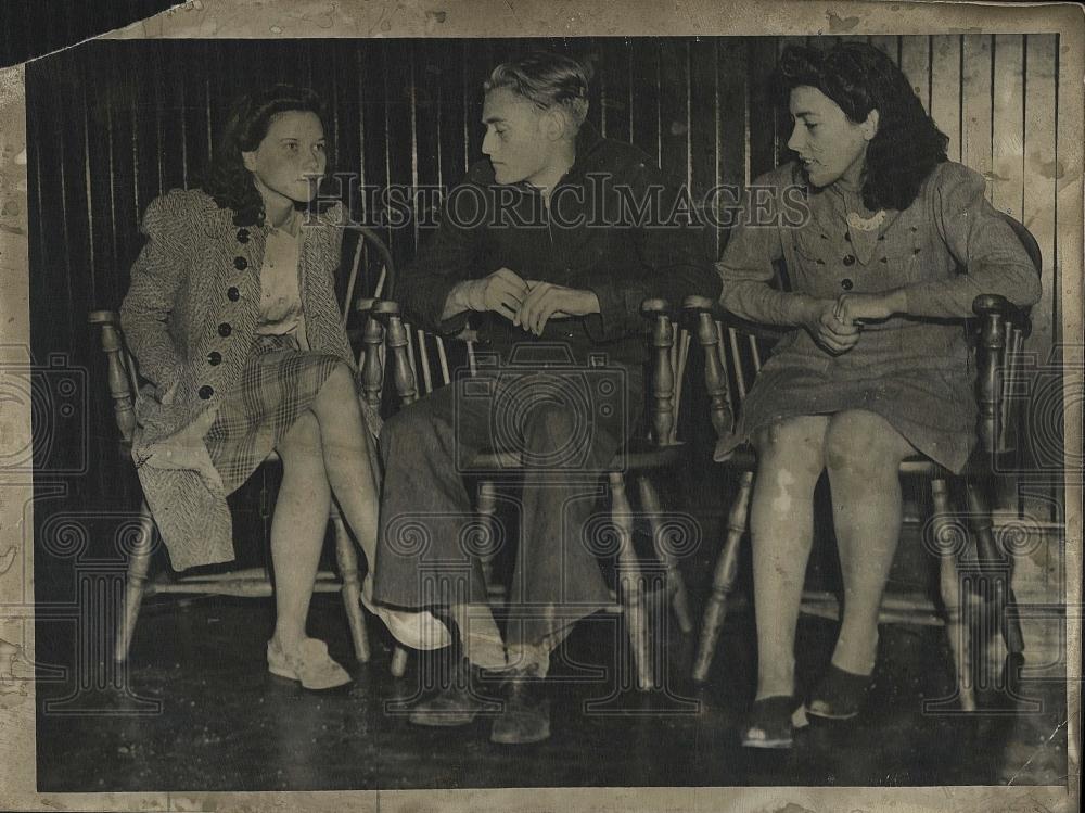 1941 Press Photo Ida May Price Questioned In Portland, ME - RSL08353 - Historic Images