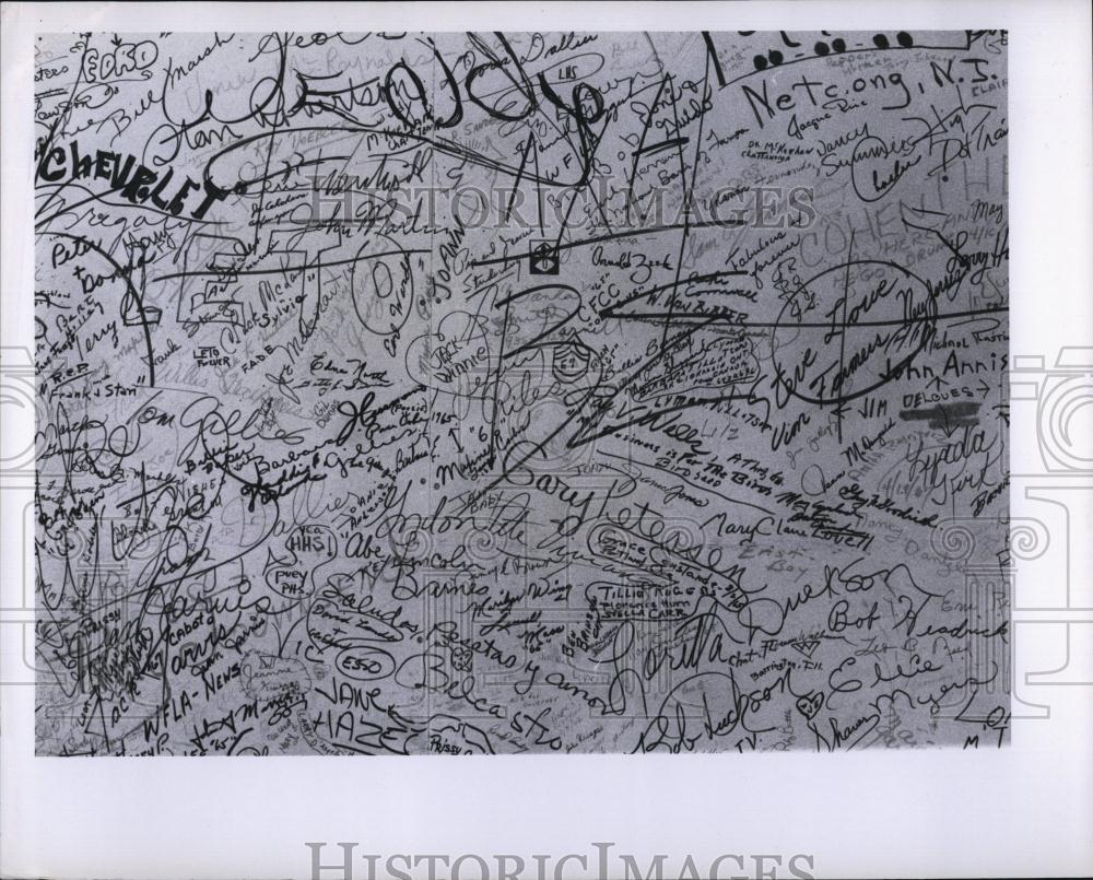 1969 Press Photo Damshanty Restaurant, Wall of Autograph&#39;s - RSL99773 - Historic Images