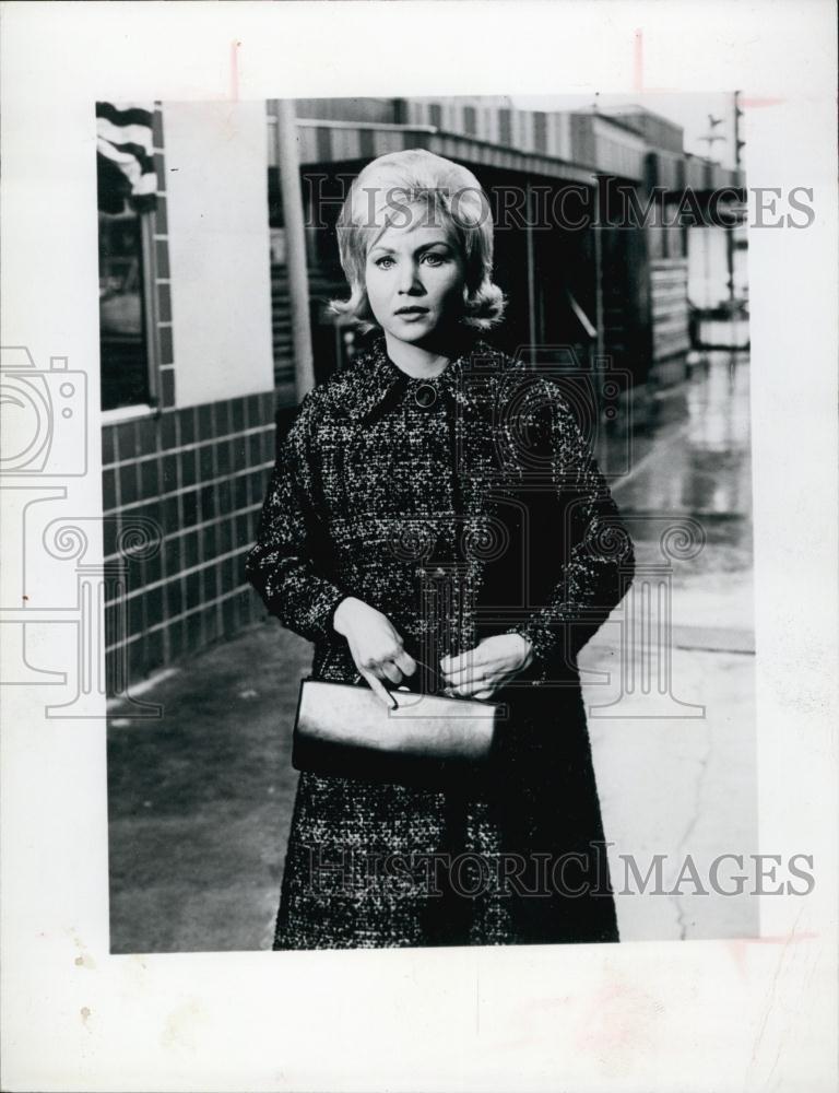 1968 Press Photo Actress Susan Oliver Fifty Miles from Home - RSL59887 - Historic Images